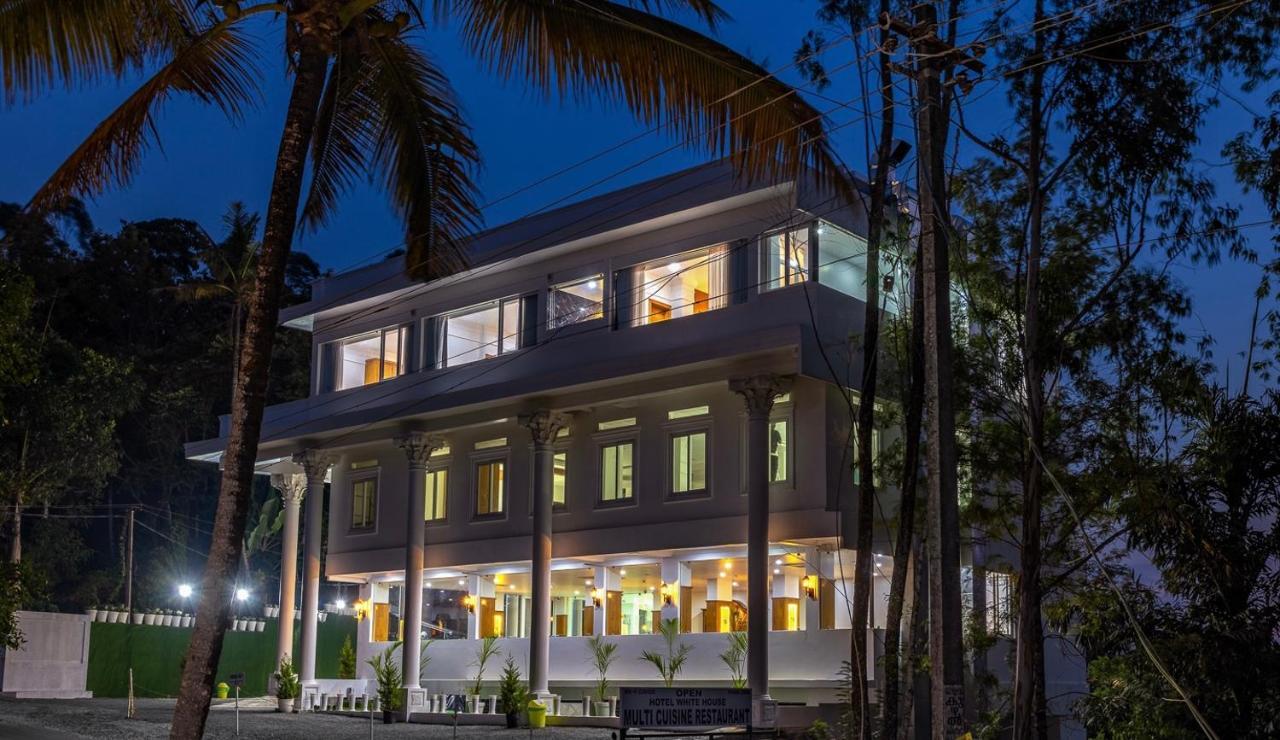 Hotel White House, 무나르 외부 사진