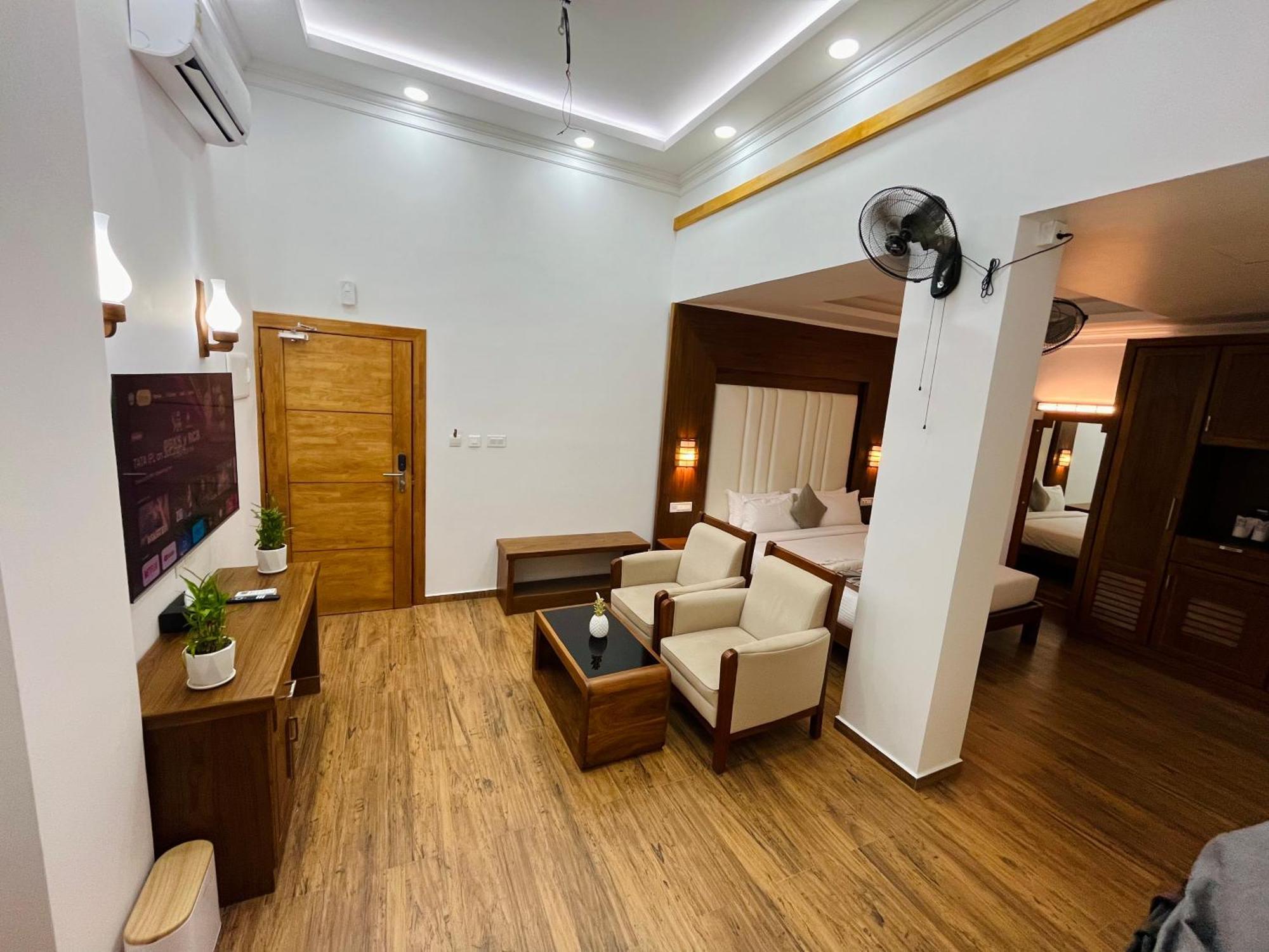 Hotel White House, 무나르 외부 사진