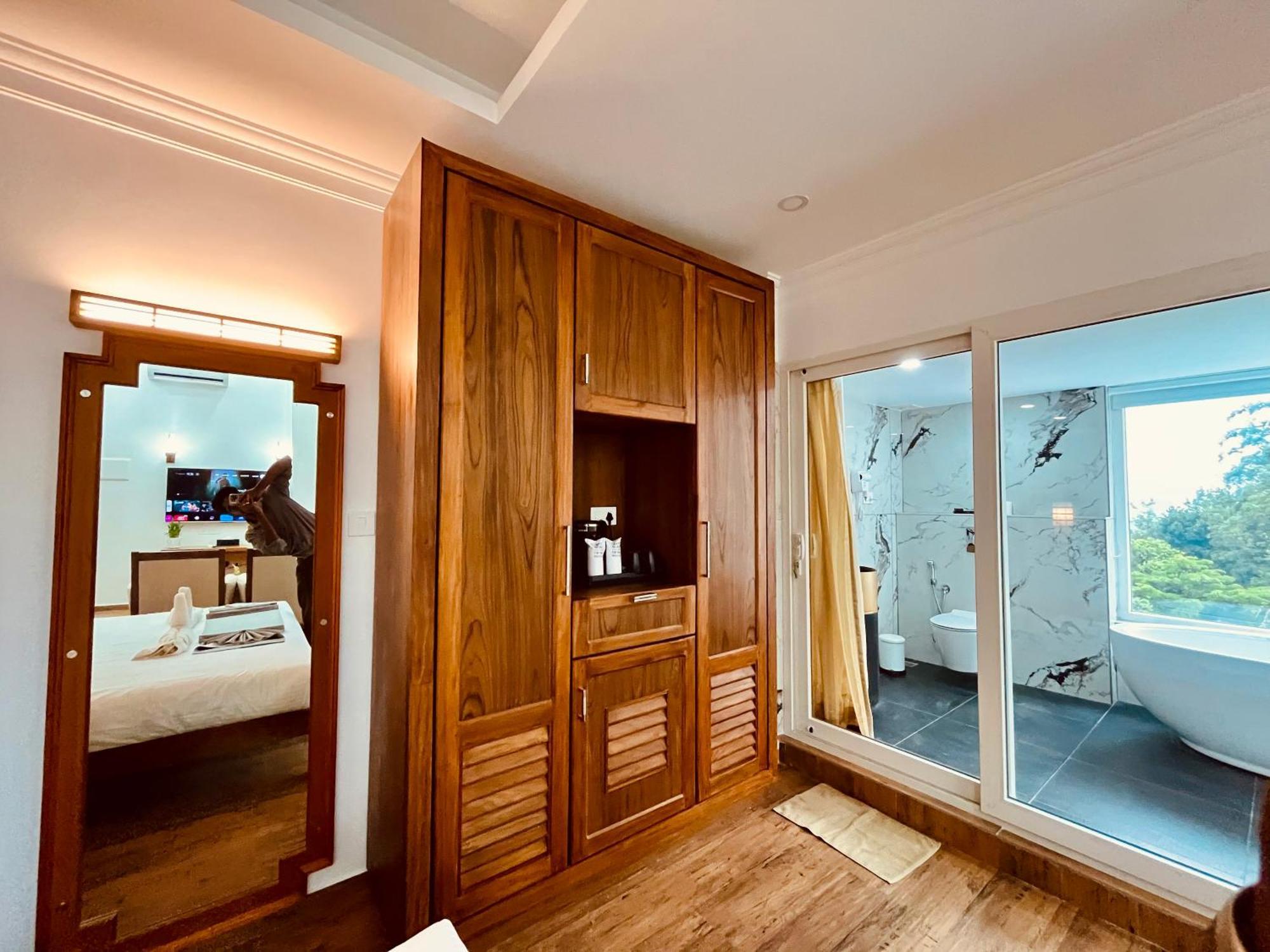 Hotel White House, 무나르 외부 사진